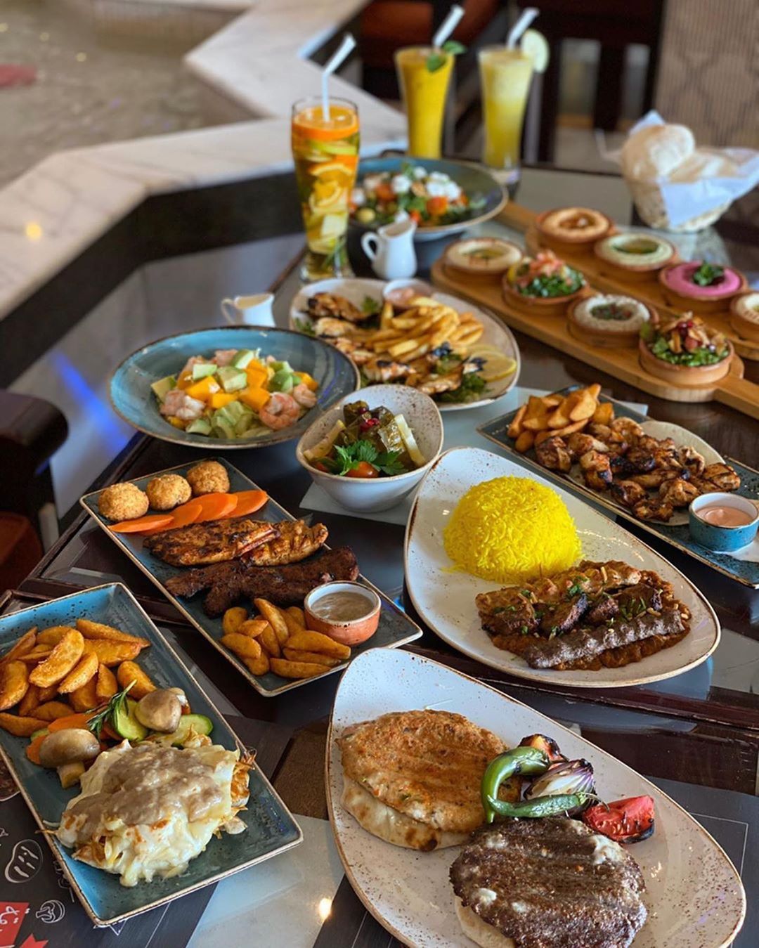 مطعم الايوان الشامي
