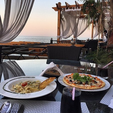 مطعم مارينا افينيو الخبر