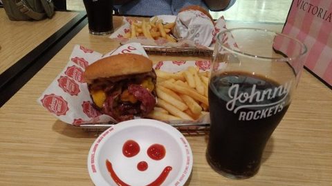 مطعم جوني روكتس Johnny Rockets ( الاسعار + المنيو +الموقع )